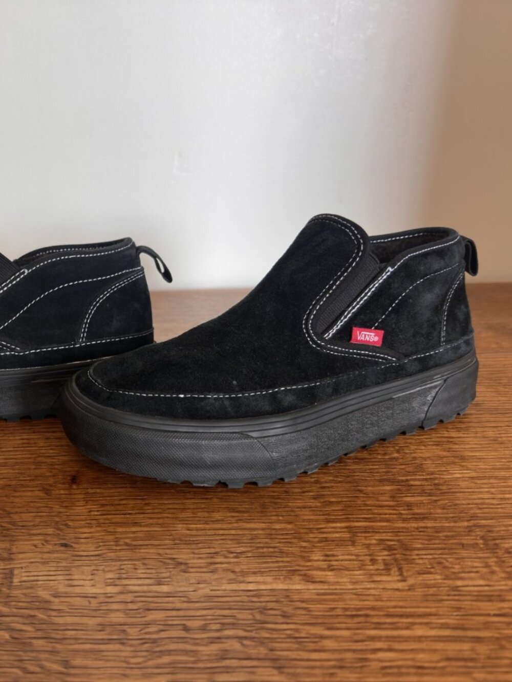 VANS INSULATED SLIP ON SHOES MEN'S 7.5 WOMENS 9.0